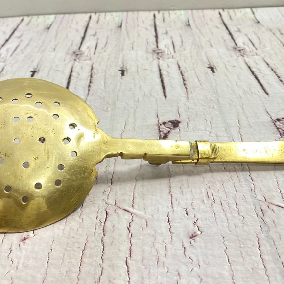 Decorative antique brass spoon with folding handle - Picture 4 of 9